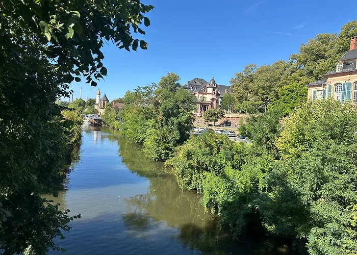 Shumiland, Eigene Etage Near Messe & Airport, Ruhige Lage 40sqm * Frankfurt am Main